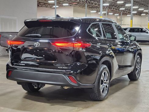 Used 2023 Toyota Highlander XLE image 8