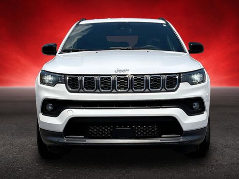Used 2024 Jeep Compass Latitude AWD/4WD image 2
