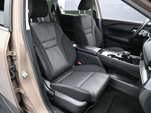 Used 2025 Nissan Rogue SV FWD image 28