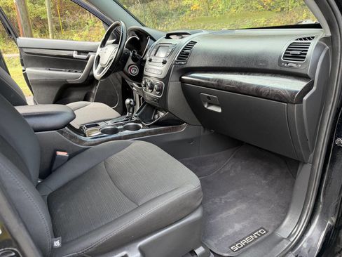 Used 2014 Kia Sorento LX image 18