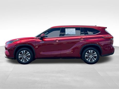 Used 2021 Toyota Highlander XLE FWD image 4