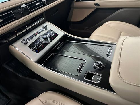Used 2022 Lincoln Aviator AWD image 31