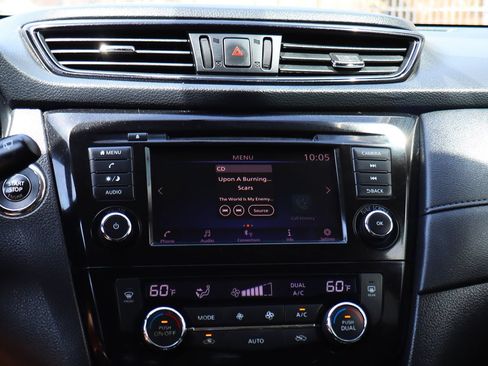 Used 2018 Nissan Rogue SV AWD/4WD image 41