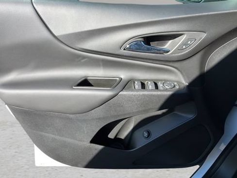 Used 2022 Chevrolet Equinox LT FWD image 17
