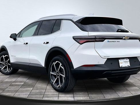 New 2026 Chevrolet Equinox EV LT AWD/4WD image 3