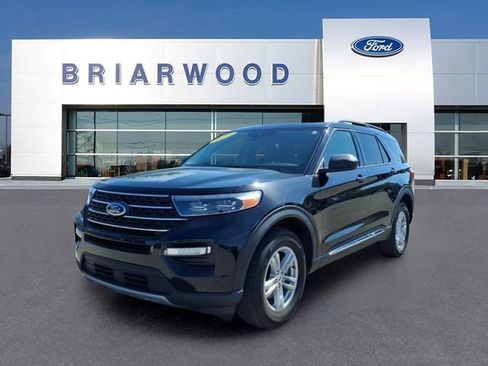 Certified 2023 Ford Explorer XLT w/ Equipment Group 202A AWD/4WD image 1