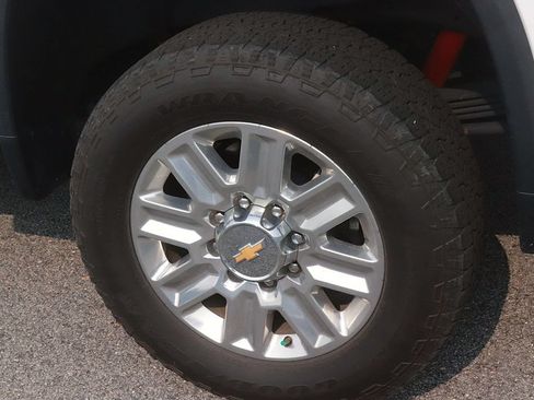 Used 2024 Chevrolet Silverado 2500 High Country w/ Technology Package AWD/4WD image 8