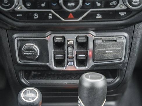 Used 2022 Jeep Gladiator Willys image 32