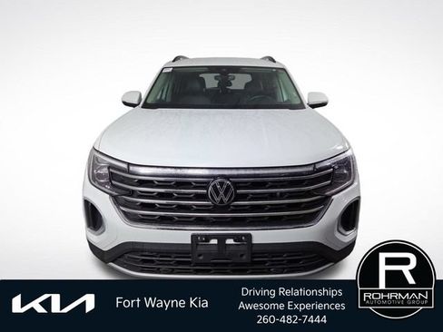 Used 2024 Volkswagen Atlas SE AWD/4WD image 3