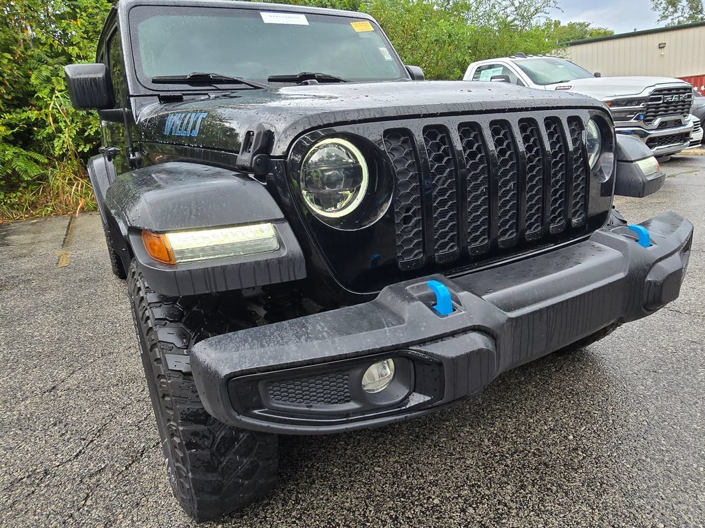 Used 2023 Jeep Wrangler Unlimited w/ Sun & Screen Package AWD/4WD image 13