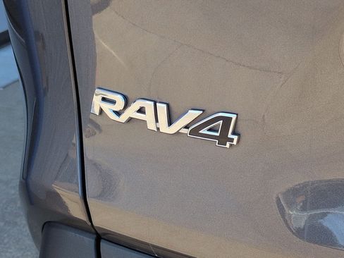 Used 2022 Toyota RAV4 LE image 25