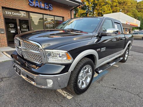 Used 2017 RAM 1500 Laramie w/ Convenience Group AWD/4WD image 2