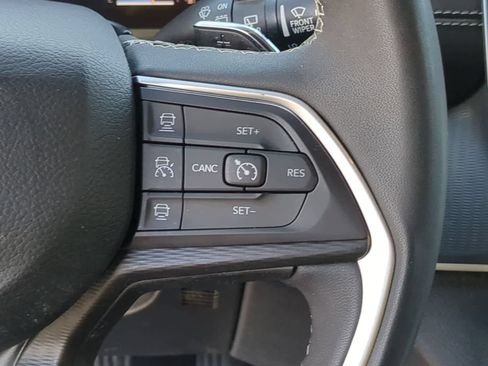 Used 2023 Jeep Grand Cherokee Altitude AWD/4WD image 24
