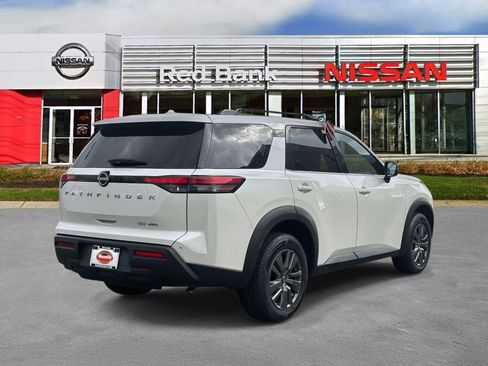Certified 2024 Nissan Pathfinder SV image 5