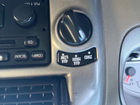 Used 2005 Ford Explorer Sport Trac XLT image 17