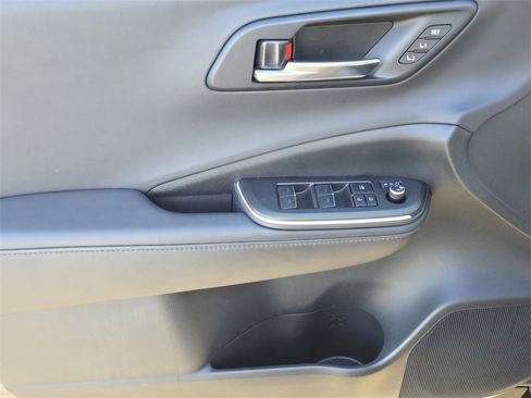 Used 2023 Toyota Crown Limited image 27