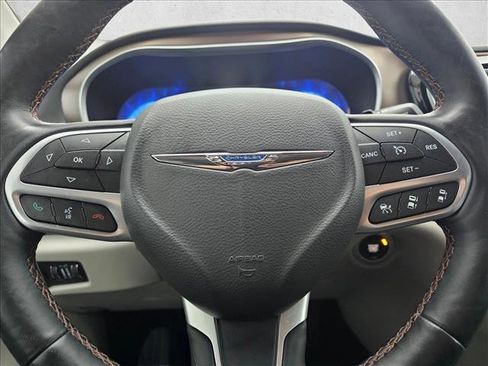 Used 2017 Chrysler Pacifica Touring-L Plus w/ Advanced Safetytec Group image 21