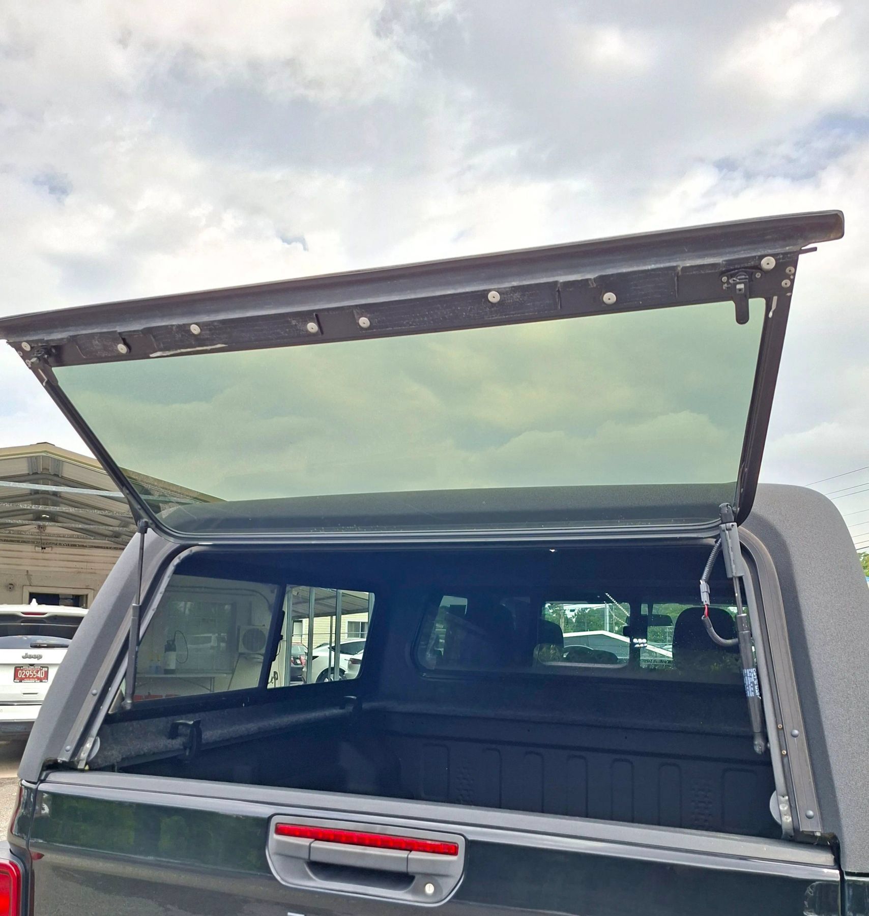 Used 2022 Jeep Gladiator Sport AWD/4WD image 7