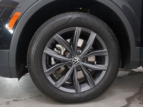 Used 2022 Volkswagen Tiguan SE image 31
