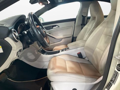 Used 2014 Mercedes-Benz CLA 250 image 9