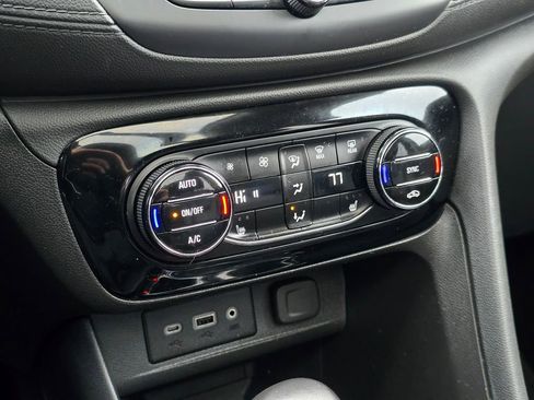 Used 2023 Buick Encore GX Essence w/ Experience Buick Package image 31