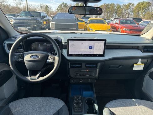 Used 2025 Ford Maverick XLT w/ Equipment Group 302A image 11