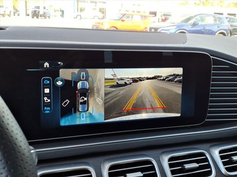 Used 2025 Mercedes-Benz GLS 580 GLS 580 4MATIC image 9