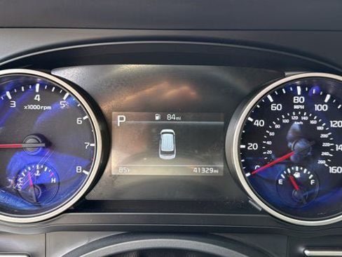 Used 2024 Kia Carnival LX FWD image 18