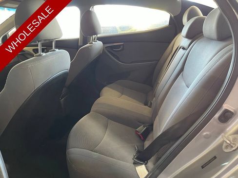 Used 2015 Hyundai Elantra SE FWD image 6