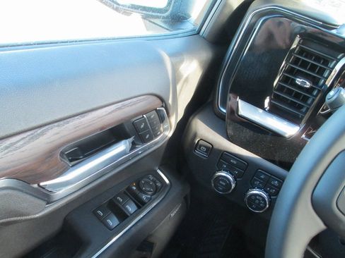 New 2026 GMC Sierra 1500 SLT w/ SLT Convenience Package image 15