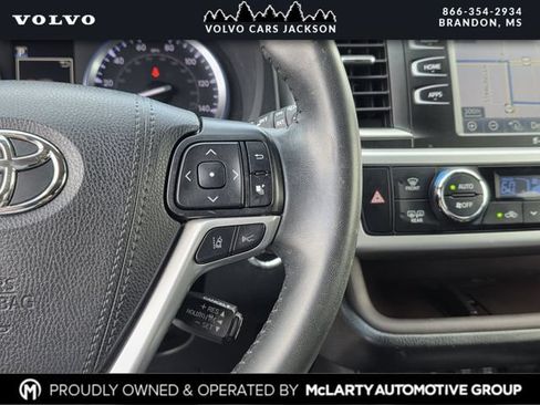 Used 2019 Toyota Highlander XLE FWD image 27