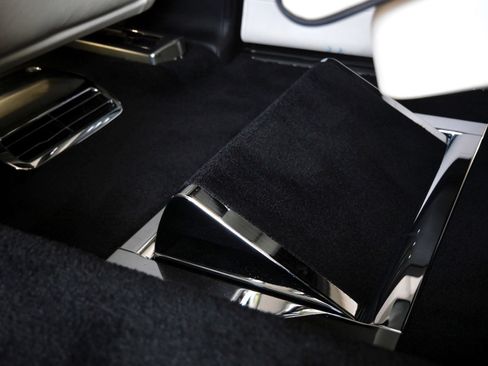 Certified 2022 Rolls-Royce Phantom Extended Wheelbase w/ The Phantom Package RWD image 33