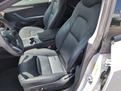 Used 2022 Tesla Model 3 Long Range image 9
