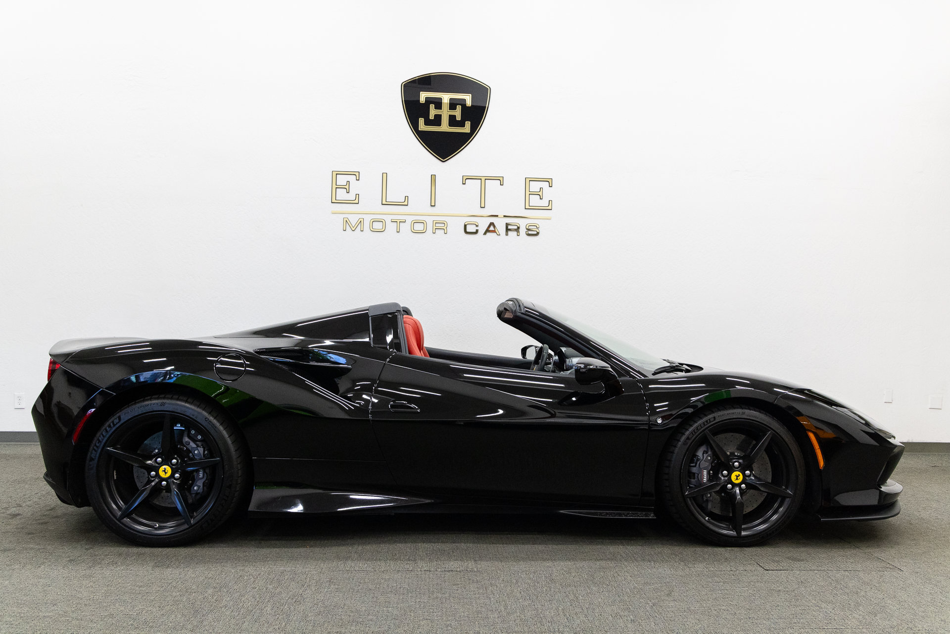 Used 2021 Ferrari F8 Tributo RWD image 9
