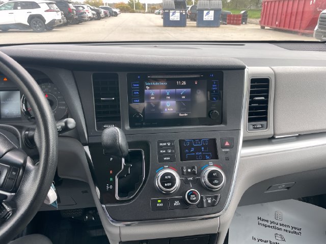 Used 2017 Toyota Sienna LE AWD/4WD image 12