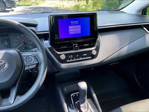 Used 2023 Toyota Corolla LE AWD/4WD image 9