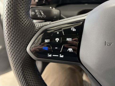 Certified 2024 Volkswagen Golf R image 26