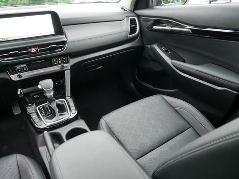 Certified 2025 Kia Seltos EX w/ EX Sunroof Package AWD/4WD image 11