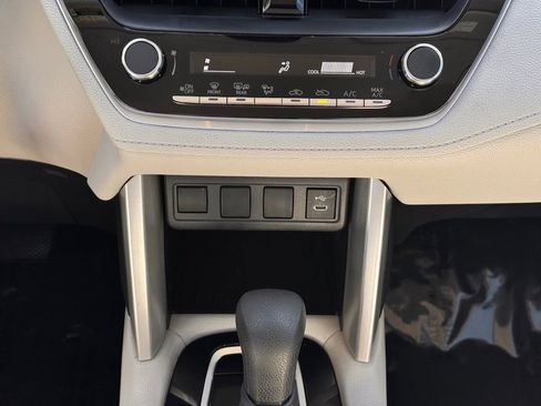Used 2024 Toyota Corolla Cross L image 26