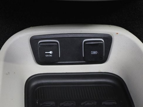 Used 2019 Chrysler Pacifica Limited w/ Tire & Wheel Group image 50