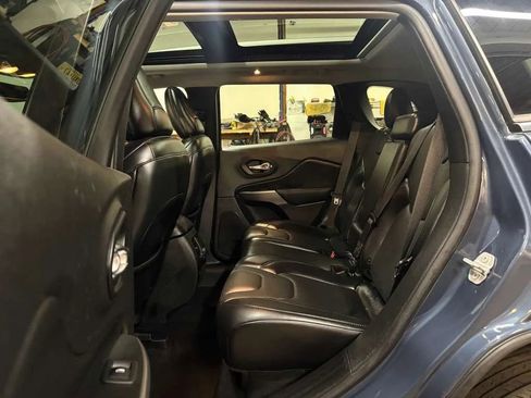 Used 2019 Jeep Cherokee Limited AWD/4WD image 26
