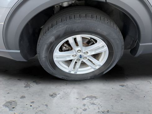 Used 2022 Ford Explorer XLT w/ Equipment Group 202A AWD/4WD image 40