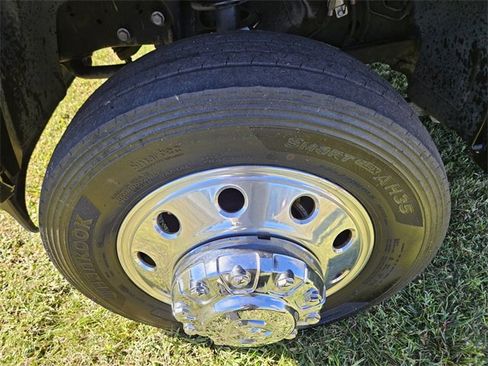 Used 2024 RAM 5500 Tradesman w/ Chrome Appearance Group image 18