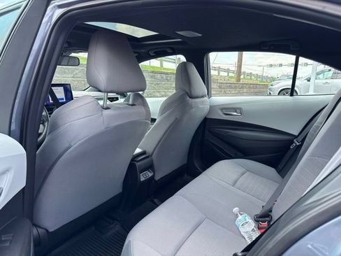 Used 2025 Toyota Corolla SE w/ SE Premium Package FWD image 8