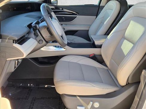 Certified 2025 Lincoln Nautilus Premier w/ Equipment Group 102A image 17