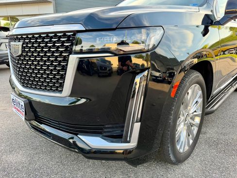Used 2023 Cadillac Escalade Premium Luxury w/ Performance Package image 13