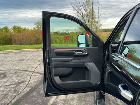 Used 2024 GMC Sierra 2500 Denali w/ Technology Package image 13