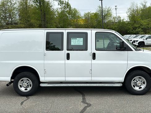 Used 2024 Chevrolet Express 2500 w/ Driver Convenience Package RWD image 5