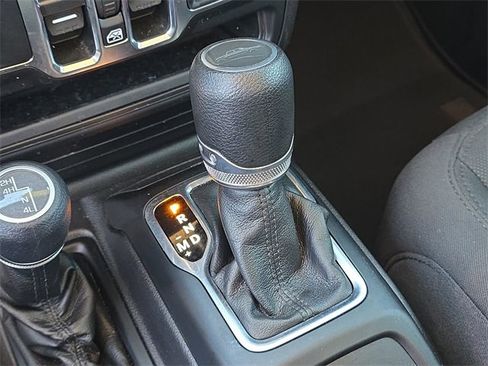 Used 2022 Jeep Gladiator Sport image 23