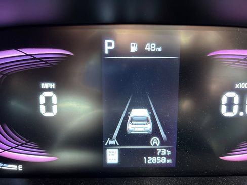 Used 2025 Kia Soul LX w/ LX Technology Package FWD image 9